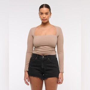 Abercrombie & Fitch Curve Love High Rise Mom Short in Black Destroy - 28 / 6